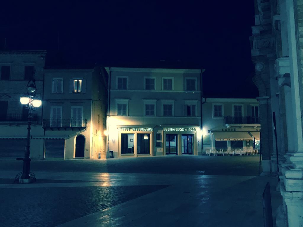 Hotel Pellegrino E Pace Loreto Exterior photo