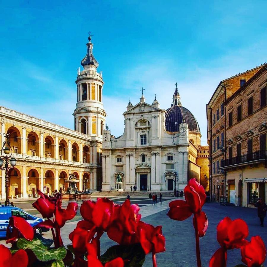 Hotel Pellegrino E Pace Loreto Exterior photo