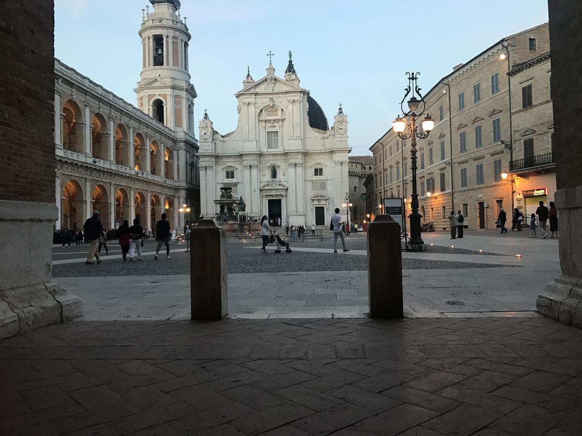 Hotel Pellegrino E Pace Loreto Exterior photo